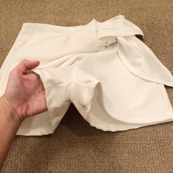 NEVER WORN White Skort - Picture 2 of 4